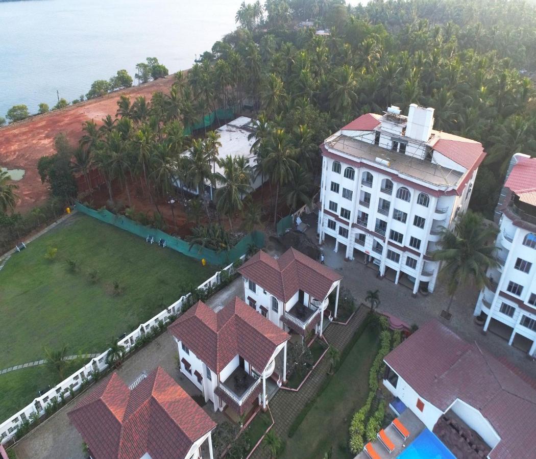 Span Suites & Villa Morjim Buitenkant foto