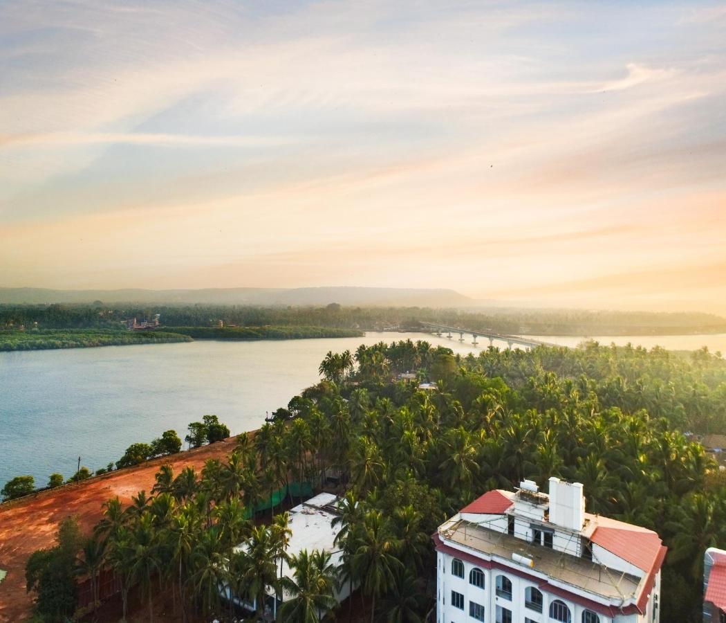 Span Suites & Villa Morjim Buitenkant foto